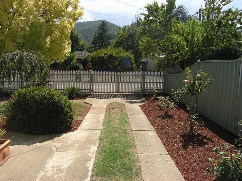 6 Brooks Street, Bright VIC 3741