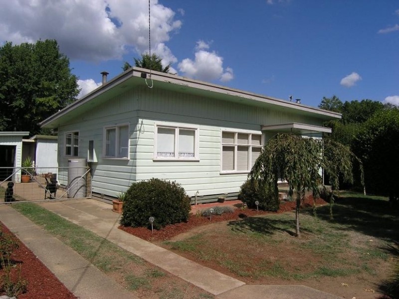 6 Brooks Street, Bright VIC 3741