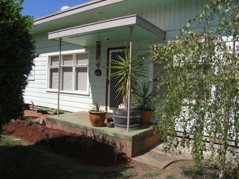 6 Brooks Street, Bright VIC 3741