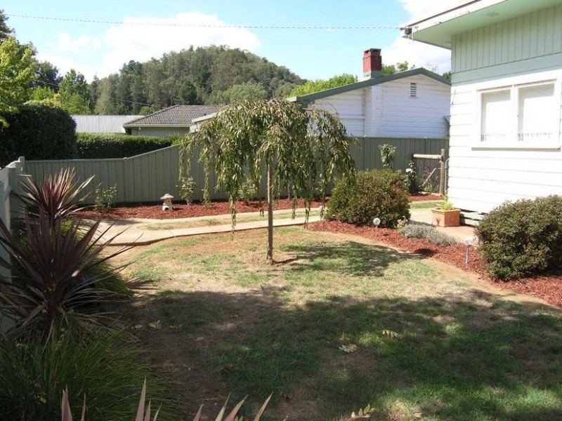 6 Brooks Street, Bright VIC 3741