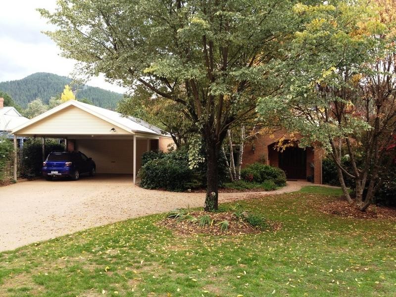 23 Ashwood Ave, Bright VIC 3741