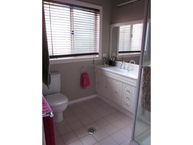 23 Ashwood Ave, Bright VIC 3741