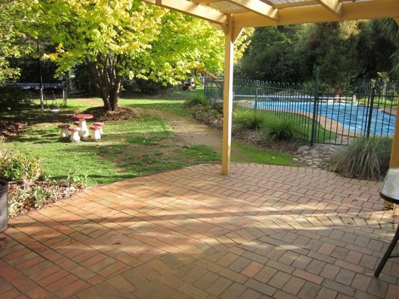 23 Ashwood Ave, Bright VIC 3741