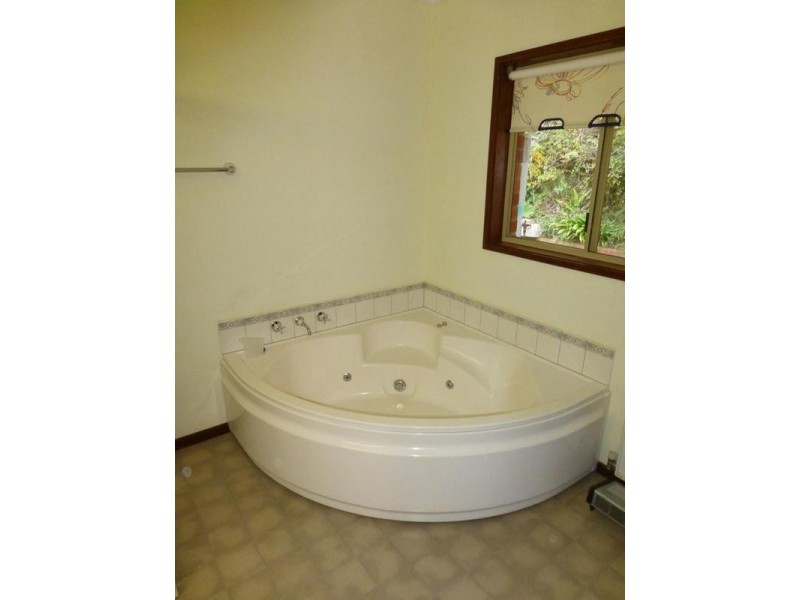 120 Centenary Avenue, Wandiligong VIC 3744