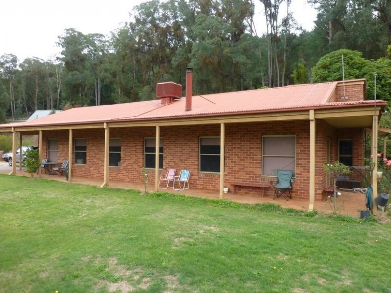 120 Centenary Avenue, Wandiligong VIC 3744