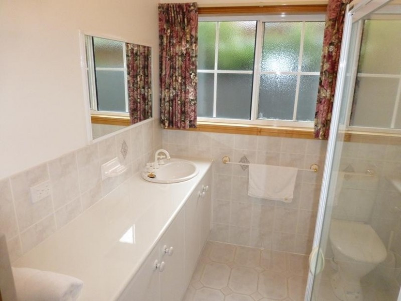 20 Showers Avenue, Bright VIC 3741