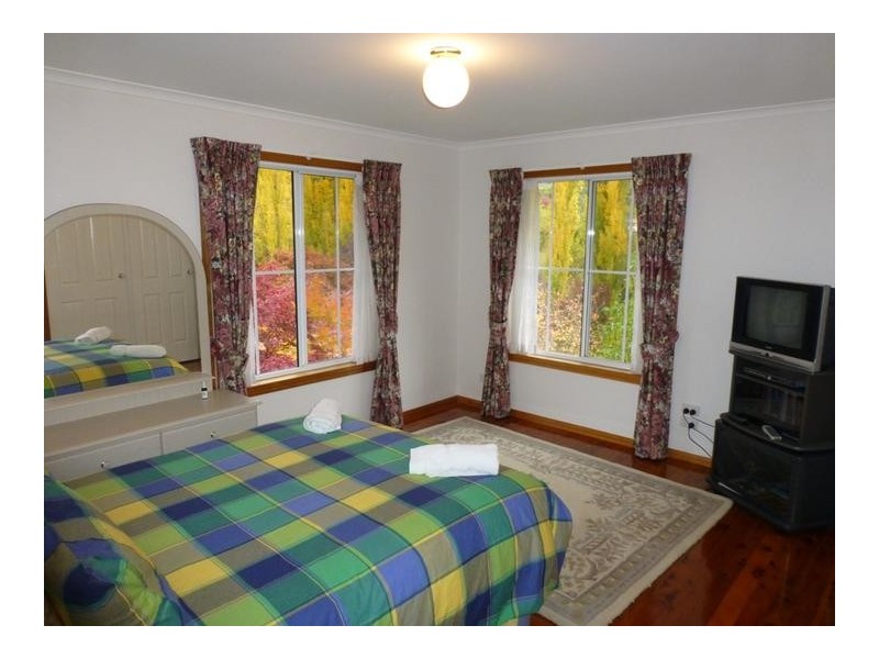 20 Showers Avenue, Bright VIC 3741