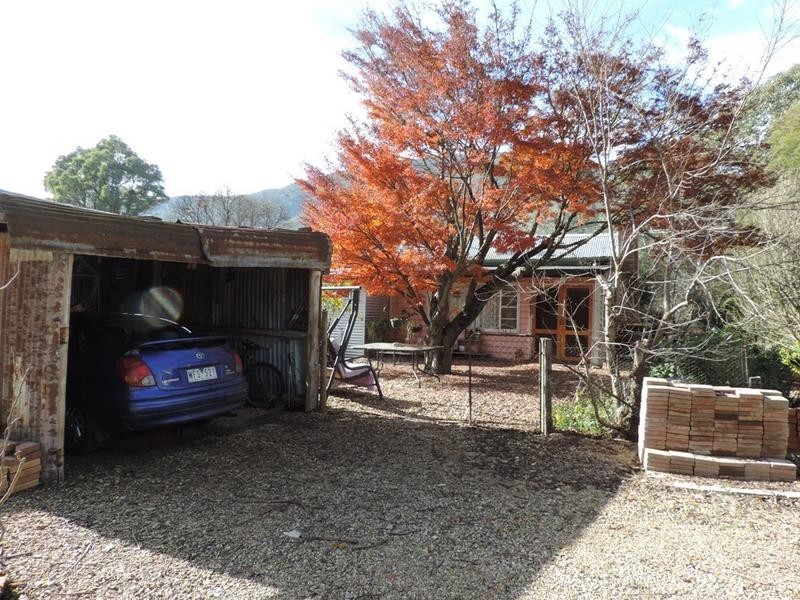 42 Centenary Ave, Wandiligong VIC 3744