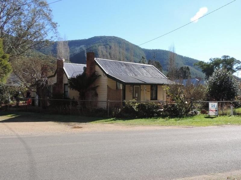 42 Centenary Avenue, Wandiligong VIC 3744