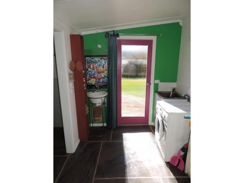 42 Centenary Avenue, Wandiligong VIC 3744