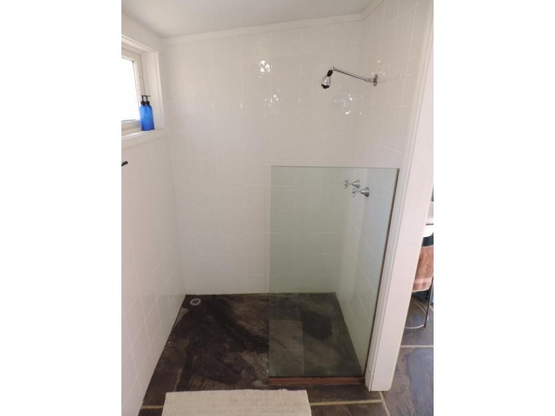 42 Centenary Avenue, Wandiligong VIC 3744