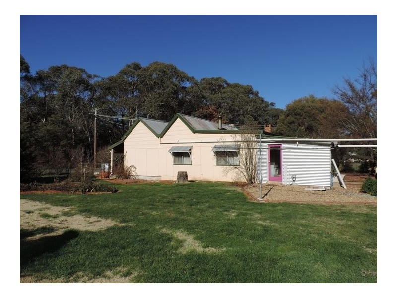 42 Centenary Avenue, Wandiligong VIC 3744