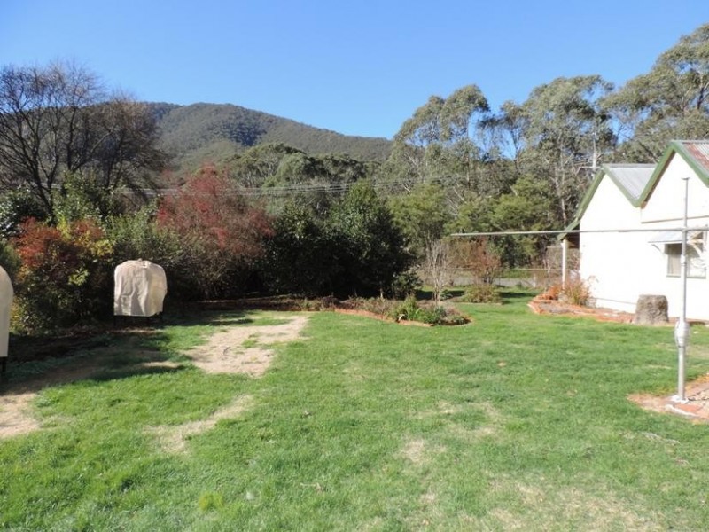 42 Centenary Avenue, Wandiligong VIC 3744