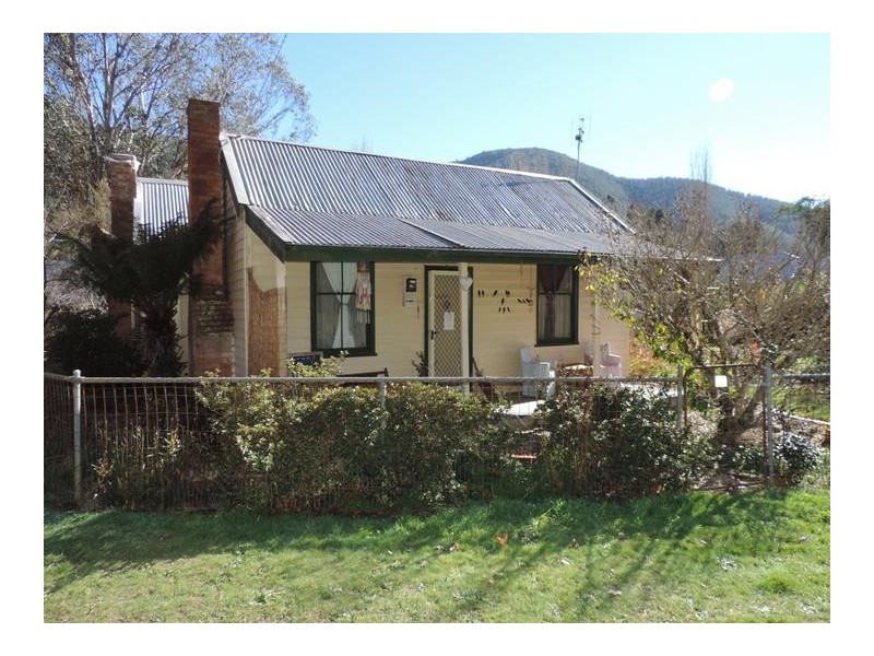 42 Centenary Avenue, Wandiligong VIC 3744