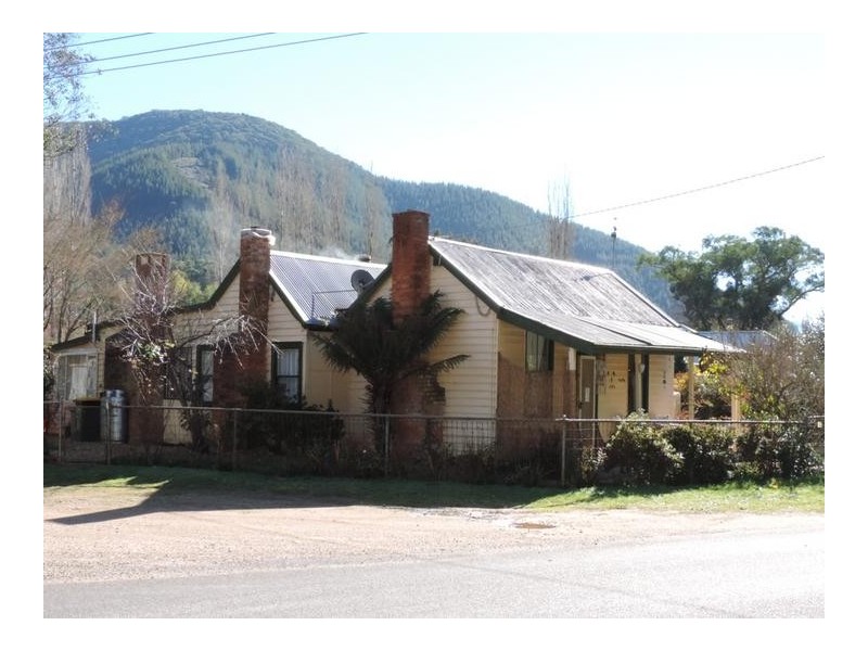 42 Centenary Avenue, Wandiligong VIC 3744