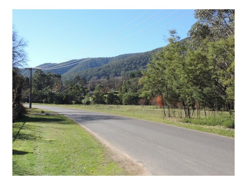 42 Centenary Avenue, Wandiligong VIC 3744