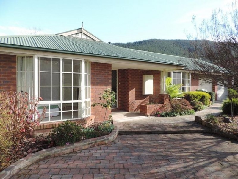 13 Mount Porepunkah Road, Bright VIC 3741