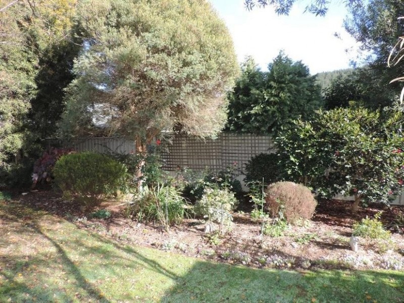 13 Mount Porepunkah Road, Bright VIC 3741