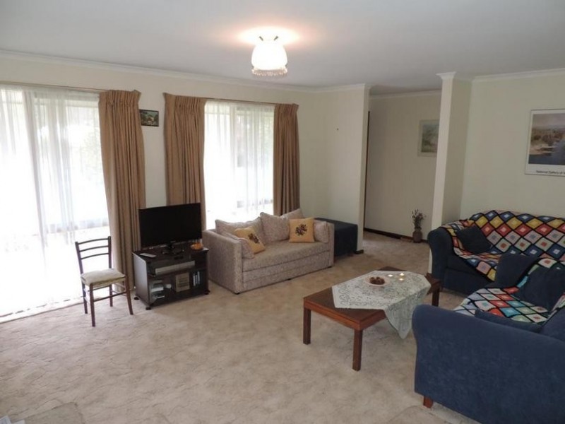 17 Lumley Drive, Bright VIC 3741