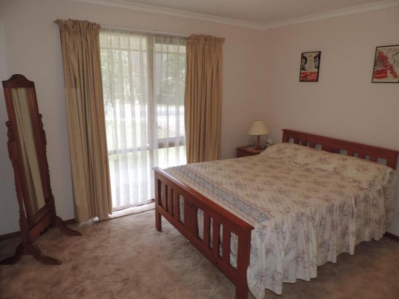 17 Lumley Drive, Bright VIC 3741