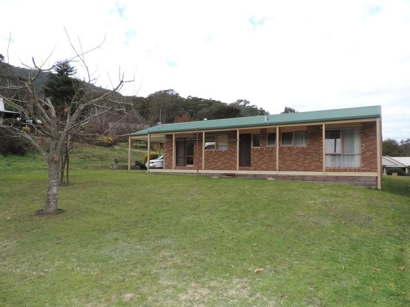 17 Lumley Drive, Bright VIC 3741