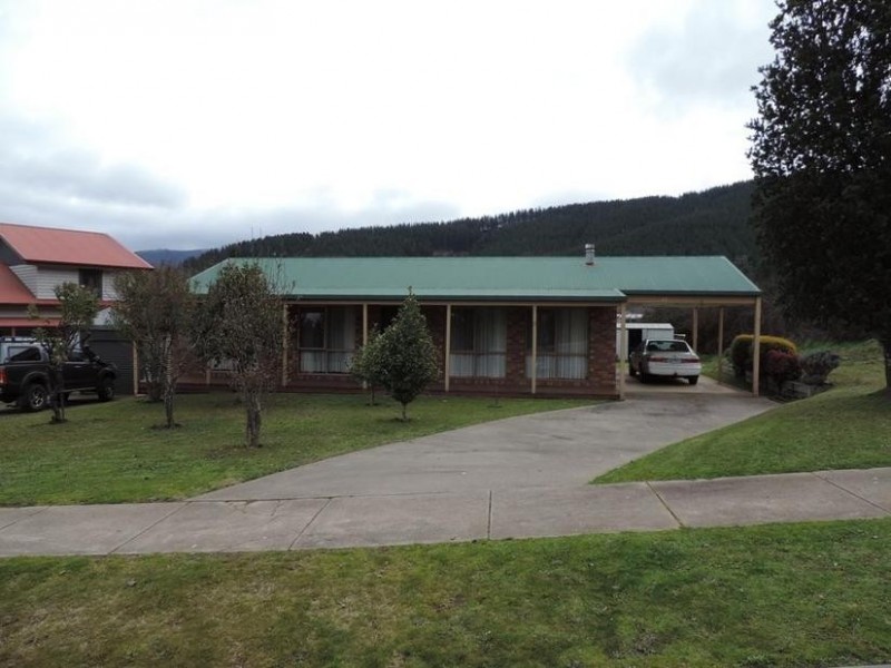 17 Lumley Drive, Bright VIC 3741