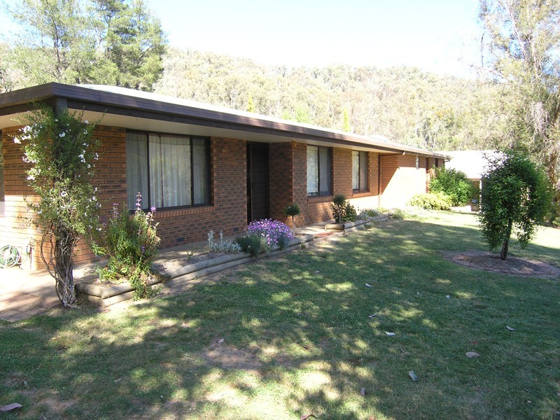 15 Iarias Lane, Bright VIC 3741