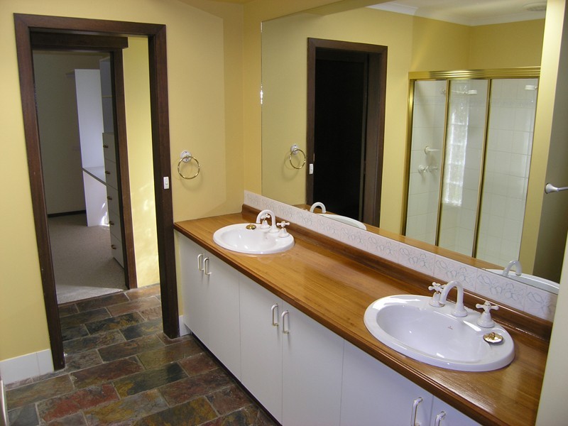 15 Iarias Lane, Bright VIC 3741