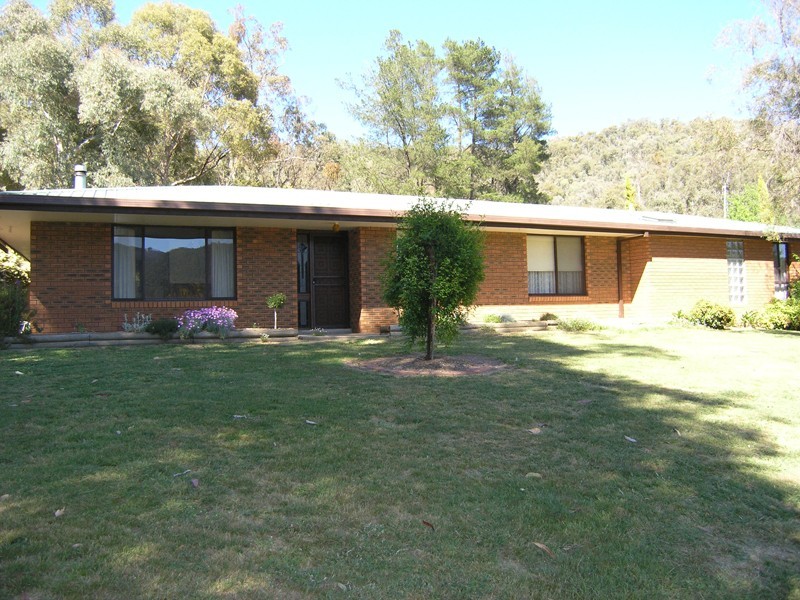 15 Iarias Lane, Bright VIC 3741