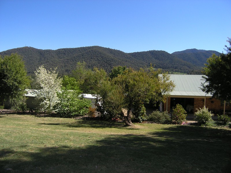 15 Iarias Lane, Bright VIC 3741