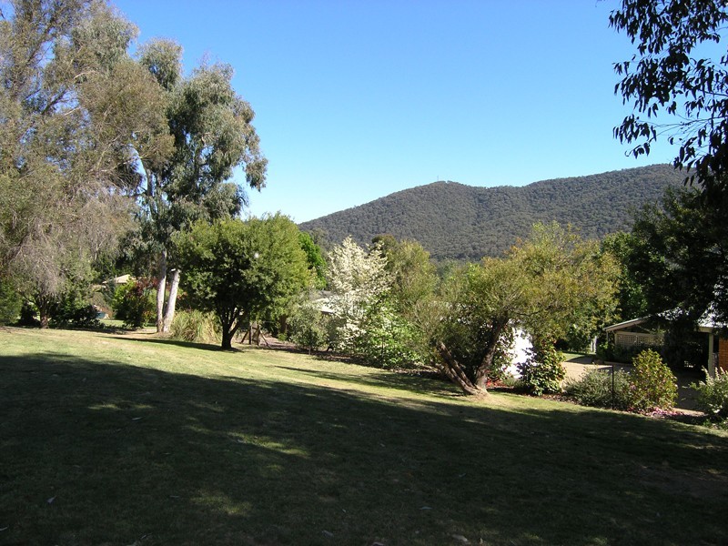 15 Iarias Lane, Bright VIC 3741