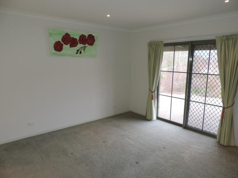 24 Norman Court, Bright VIC 3741