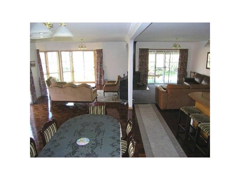 20 Showers Ave, Bright VIC 3741