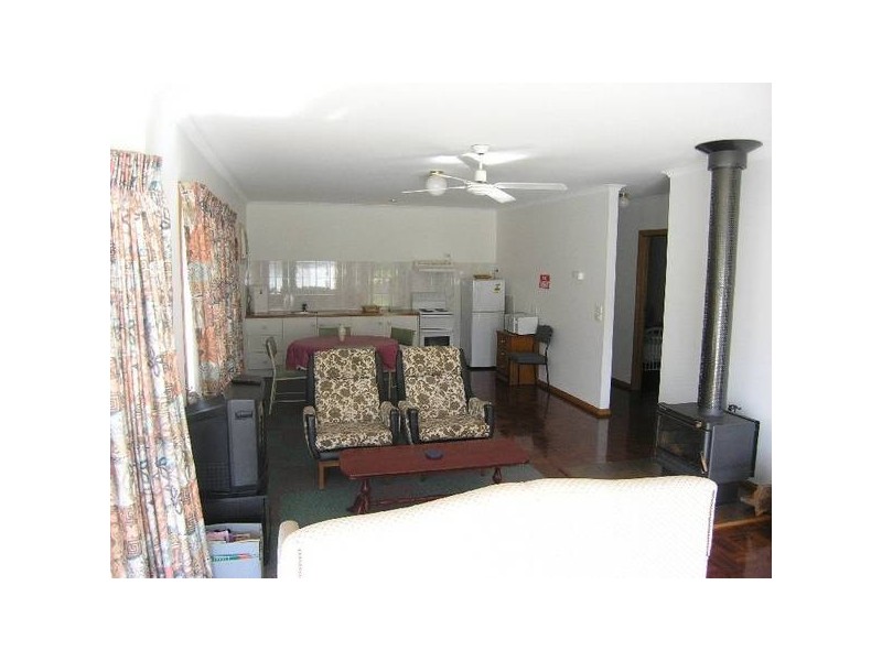 20 Showers Ave, Bright VIC 3741