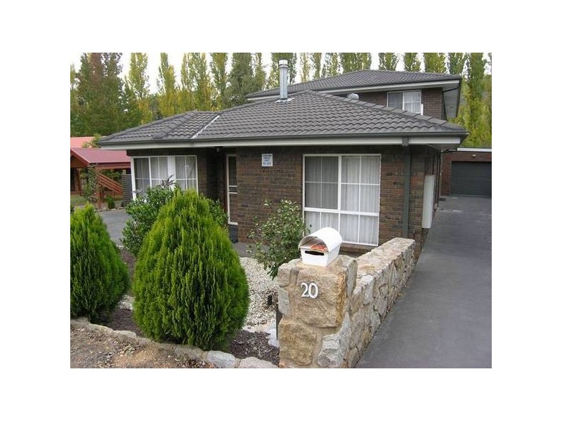 20 Showers Ave, Bright VIC 3741