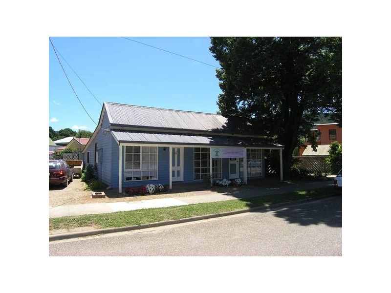 9 Camp Street, Bright VIC 3741