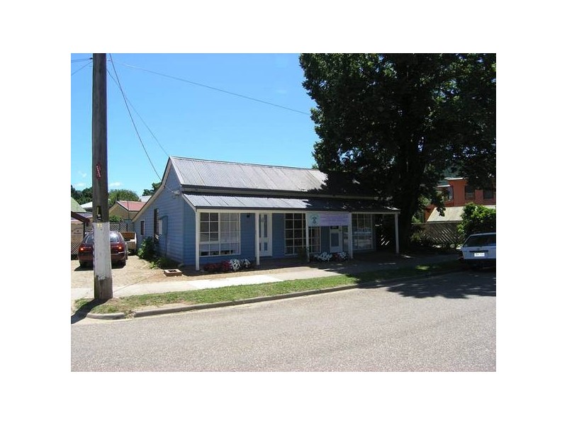 9 Camp Street, Bright VIC 3741