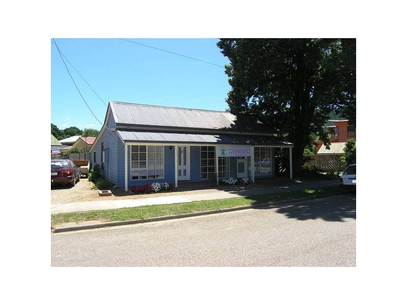 9 Camp Street, Bright VIC 3741