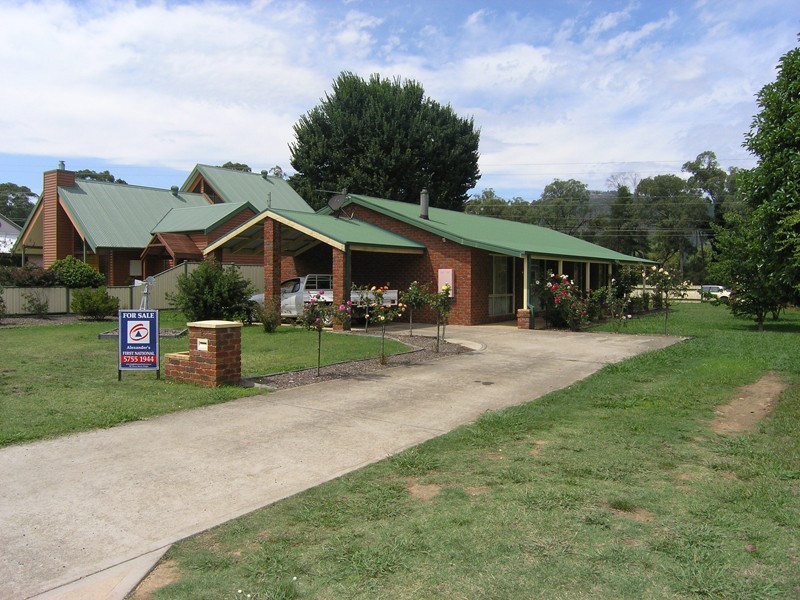 2 Lumley Drive, Bright VIC 3741