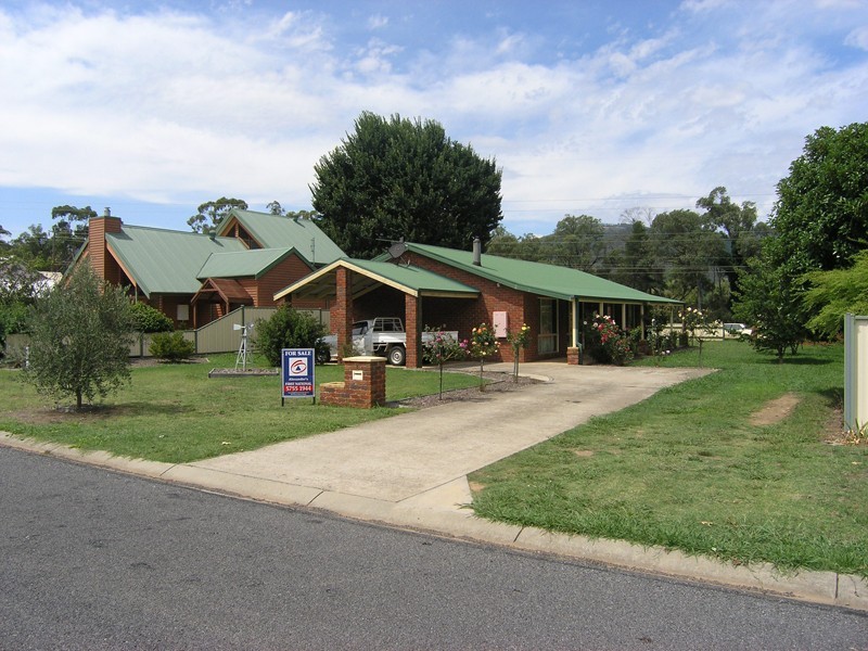 2 Lumley Drive, Bright VIC 3741