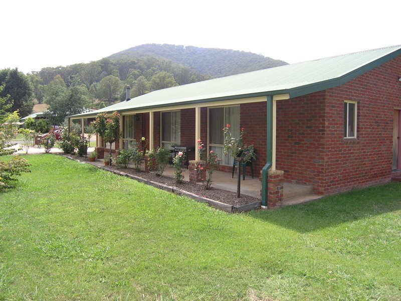 2 Lumley Drive, Bright VIC 3741