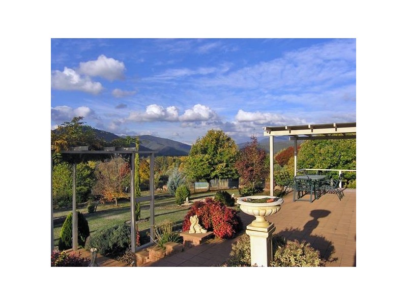 Nazife Crt, Bright VIC 3741