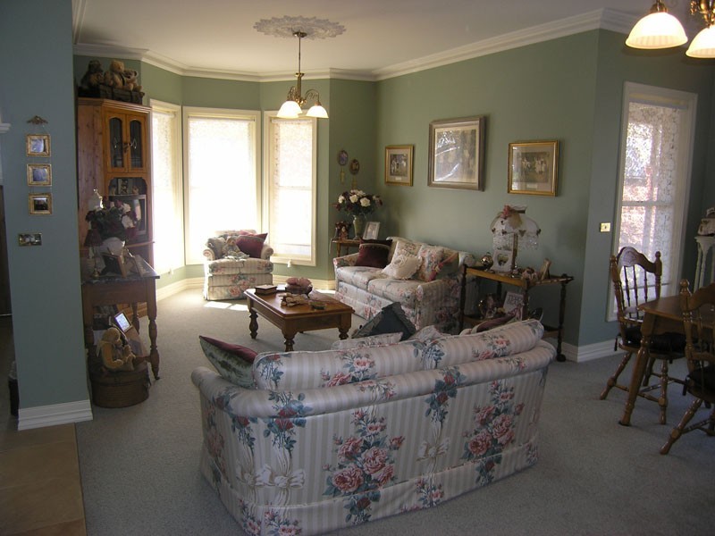 12 Walnut Grove, Bright VIC 3741