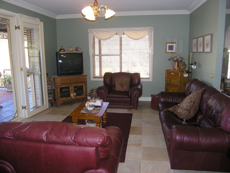 12 Walnut Grove, Bright VIC 3741