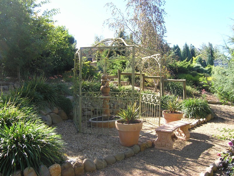 12 Walnut Grove, Bright VIC 3741