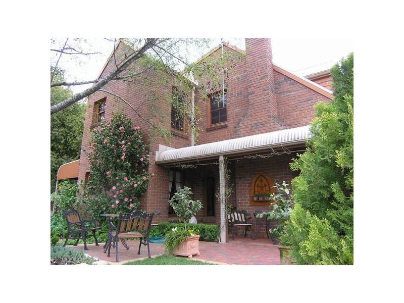 8 Barberry Court, Bright VIC 3741