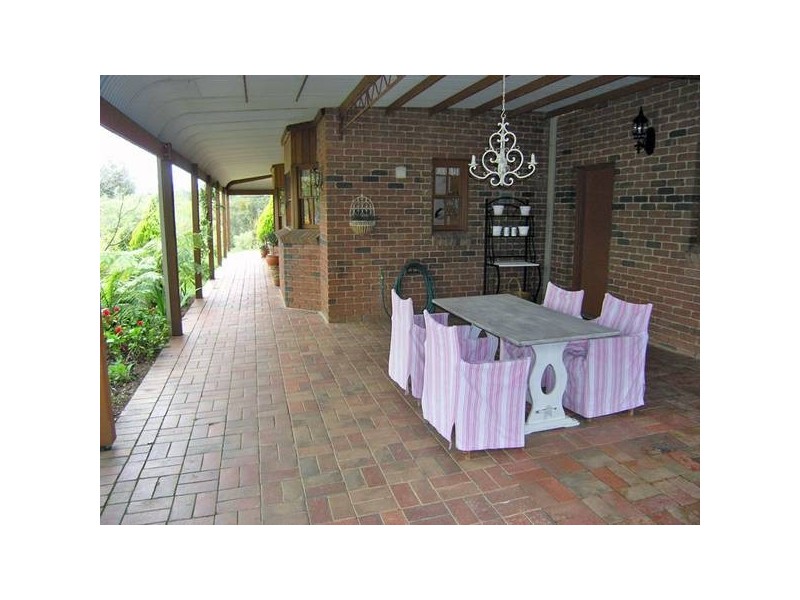 8 Barberry Court, Bright VIC 3741