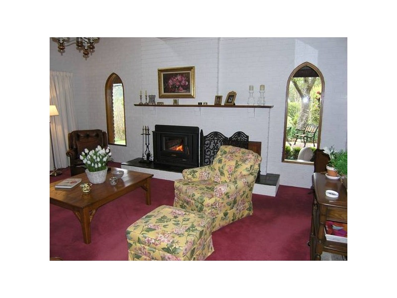 8 Barberry Court, Bright VIC 3741