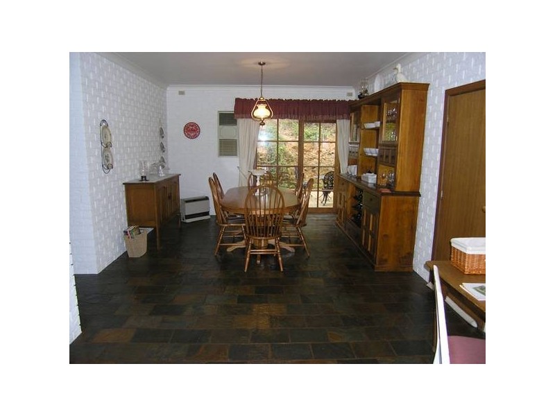 8 Barberry Court, Bright VIC 3741