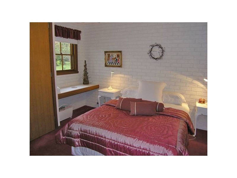 8 Barberry Court, Bright VIC 3741